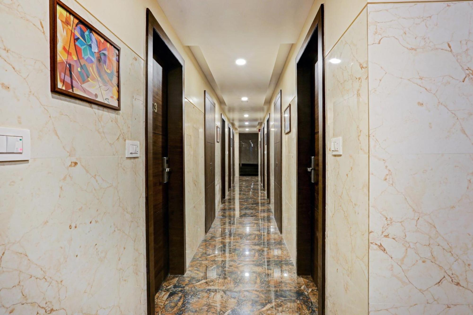 Capital O 80951 Hotel Vertigo Suite Bombay Exterior foto